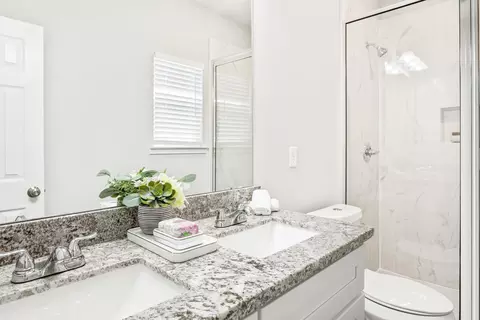 5911 Westover St, Houston, TX 77033