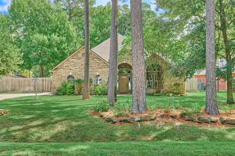 806 Weeping Willow Way, Magnolia, TX 77354