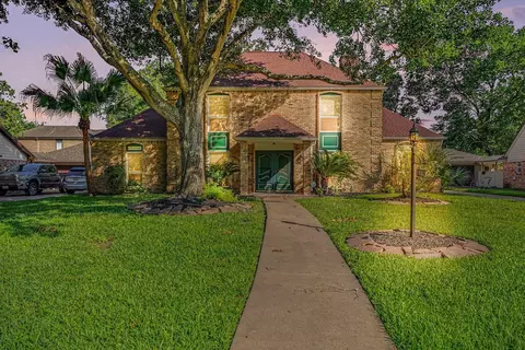 18562 Martinique Dr, Nassau Bay, TX 77058