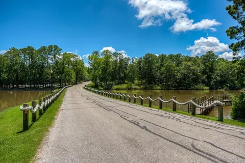 10 Castaway Ln, Coldspring, TX 77331