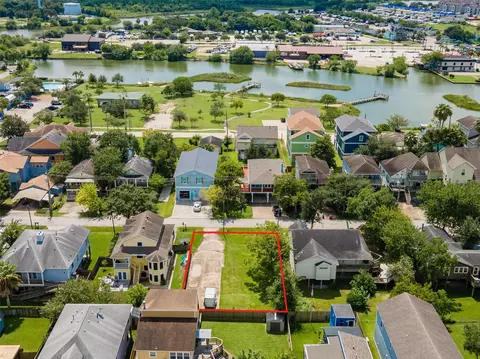 822 Cedar Rd, Clear Lake Shores, TX 77565