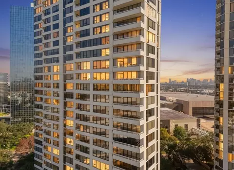 14 Greenway Plz #17Q, Houston, TX 77046