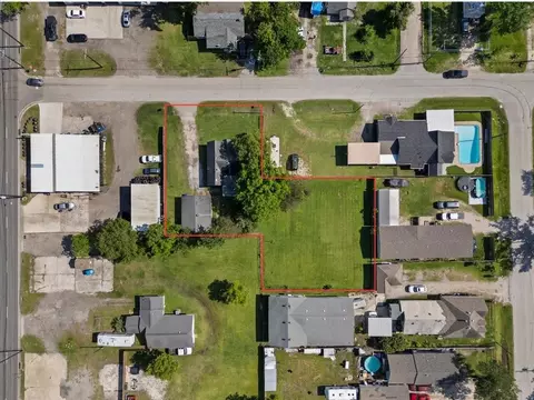 104 Avenue E, Highlands, TX 77562