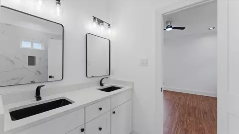 Bath - 10802 Fairview Dr, Conroe, TX 77385 photo 3 of 7