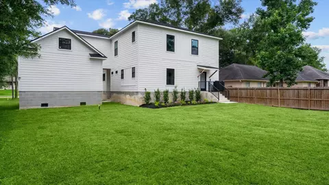 Exterior - 10802 Fairview Dr, Conroe, TX 77385 photo 5 of 6