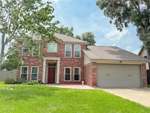 205 Peppermint Dr, Lake Jackson, TX 77566