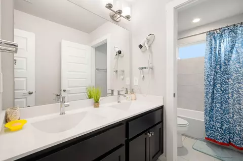 Bath - 28435 Eli Eagle St, Katy, TX 77494 photo 4 of 4