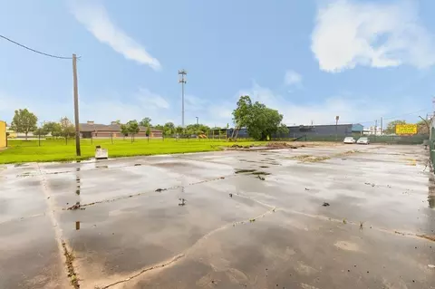 1811 Shaver St, Pasadena, TX 77502 photo 3