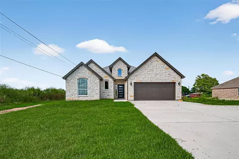 501 Oleander St, Prairie View, TX 77484