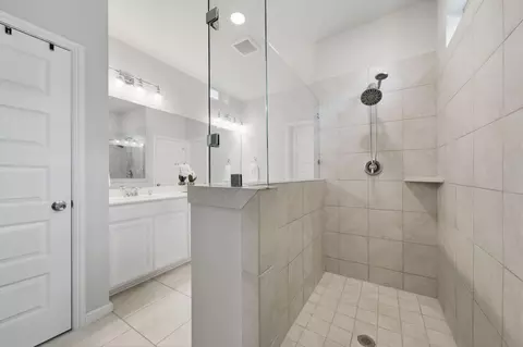 Bath - 3831 Robinson Bend Dr, Spring, TX 77386 photo 2 of 2