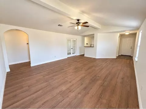 12221 Seacrest Ln, Texas City, TX 77568