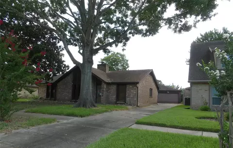 10034 Sageglow Dr, Houston, TX 77089