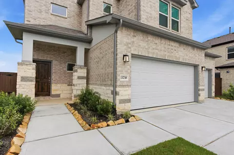 13738 Olympic River Ln, Iowa Colony, TX 77583