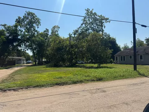 915 W Milam St, Wharton, TX 77488