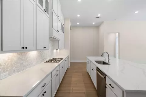 Kitchen - 28058 Willow Glen Dr, Spring, TX 77386 photo 3 of 4