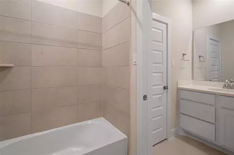 Bath - 28058 Willow Glen Dr, Spring, TX 77386 photo 5 of 5
