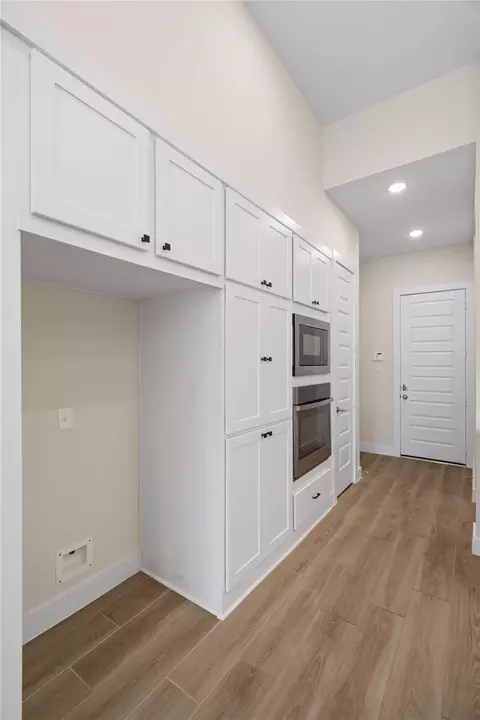 Entry Way - 28058 Willow Glen Dr, Spring, TX 77386 photo 3 of 7