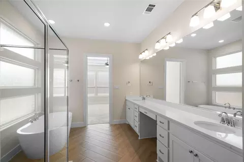 Bath - 28058 Willow Glen Dr, Spring, TX 77386 photo 2 of 5