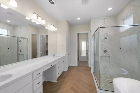 Bath - 28058 Willow Glen Dr, Spring, TX 77386 photo 3 of 5