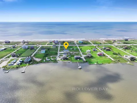 1023 N Bay St, Gilchrist, TX 77617
