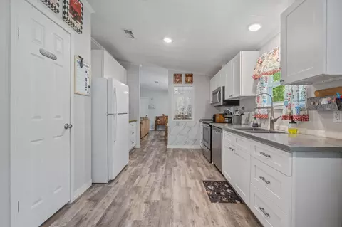 Kitchen - 161 W W Crk, Trinity, TX 75862 photo 3 of 4