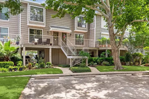 33 Lakewood Ln, Seabrook, TX 77586