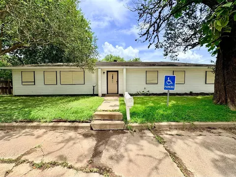 217 S 17th St, West Columbia, TX 77486
