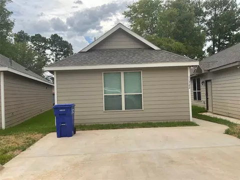 11722 White Cedar St, Willis, TX 77318