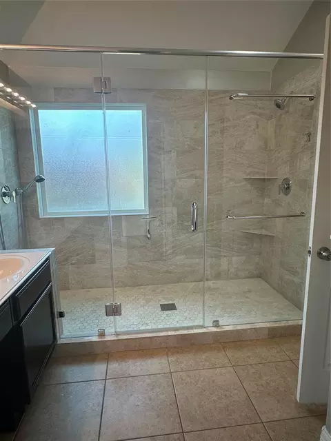 Bath - 2570 Riverway Dr, Conroe, TX 77304 photo 3 of 4