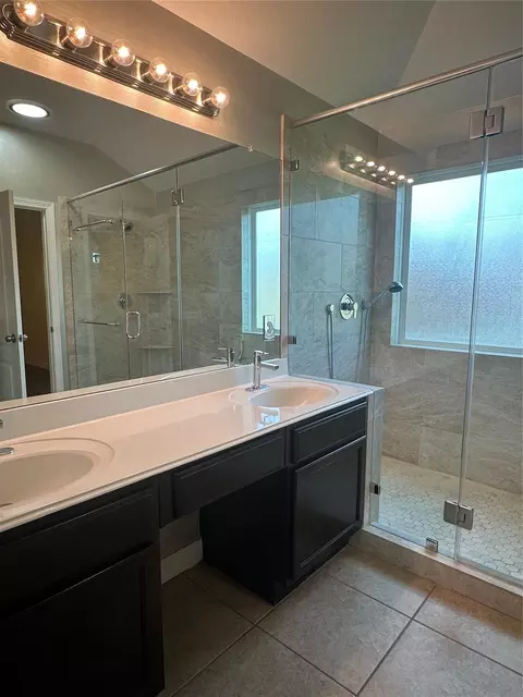 Bath - 2570 Riverway Dr, Conroe, TX 77304 photo 2 of 4