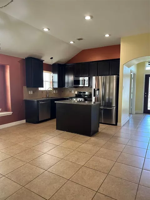 Kitchen - 2570 Riverway Dr, Conroe, TX 77304 photo 1 of 2