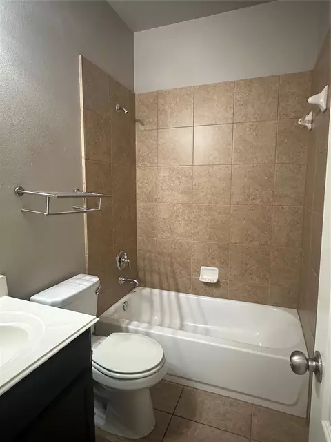 Bath - 2570 Riverway Dr, Conroe, TX 77304 photo 4 of 4