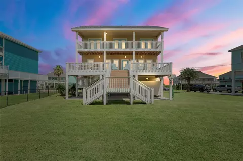 3216 Castle Dr, Crystal Beach, TX 77650