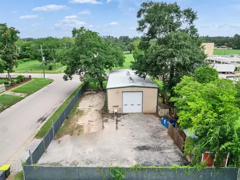 301 Murray St, Conroe, TX 77301 photo 3