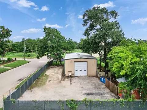301 Murray St, Conroe, TX 77301 photo 2