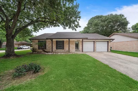1617 Pecan Hollow St, Pearland, TX 77581