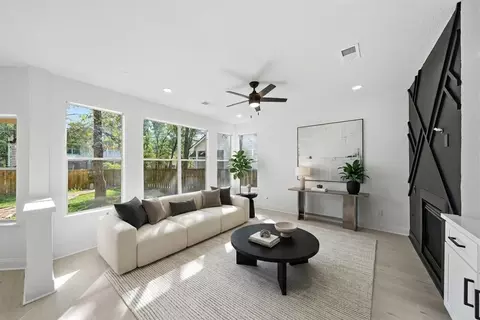 82 N Apple Springs Cir, The Woodlands, TX 77382