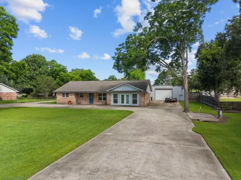 7010 Bluebird Ln, Alvin, TX 77511