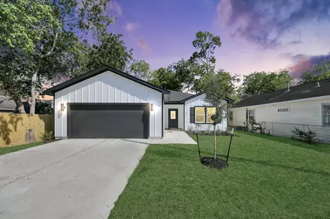 8235 Canyon St, Houston, TX 77051