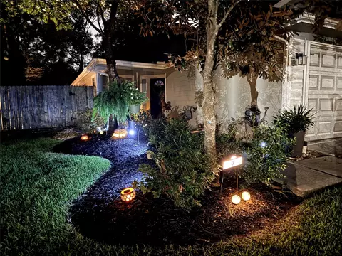 Exterior - 3 Darlinghurst Dr, Conroe, TX 77384 photo 6 of 7