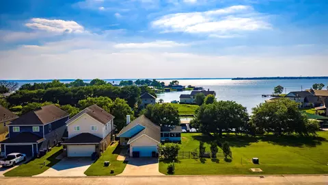 185 Bayview Ln, Livingston, TX 77351