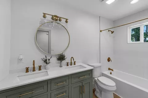 Bath - 5202 Moonshadows Dr, Humble, TX 77346 photo 3 of 4