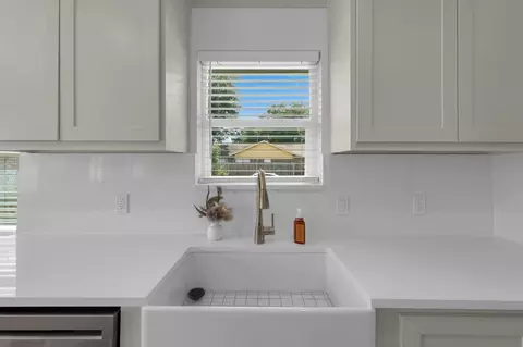 Kitchen - 5202 Moonshadows Dr, Humble, TX 77346 photo 5 of 6