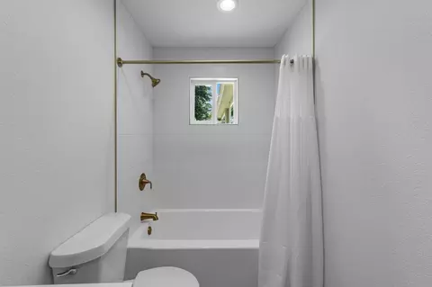 Bath - 5202 Moonshadows Dr, Humble, TX 77346 photo 2 of 4