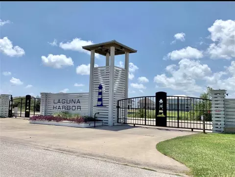 1513 Laguna Harbor Ln, Port Bolivar, TX 77650