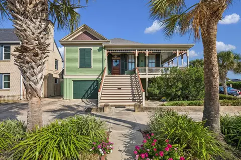 2102 Avenue P, Galveston, TX 77550