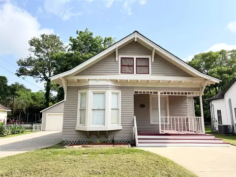 421 E Myrtle St, Angleton, TX 77515 photo 1