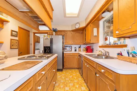 Kitchen - 13259 Kidd Rd, Conroe, TX 77302 photo 2 of 2