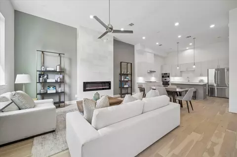 3407 Robin Rose Ln, Houston, TX 77080