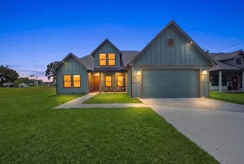 614 Austin St, West Columbia, TX 77486